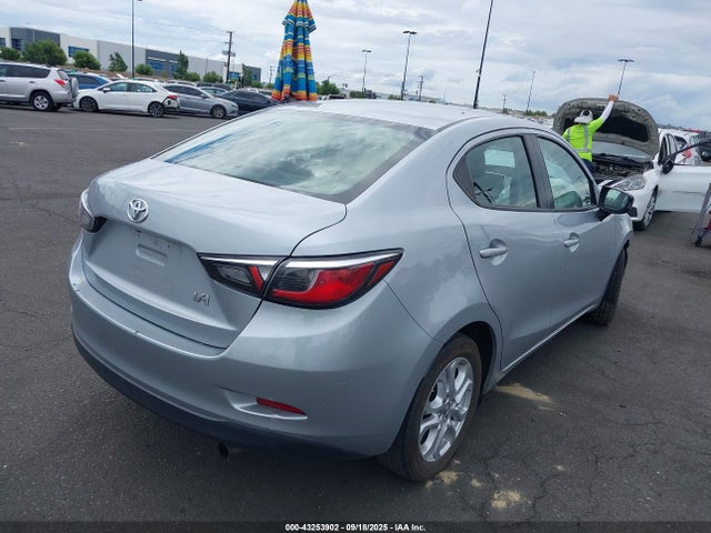 3MYDLBYV2JY305674 Toyota p5v