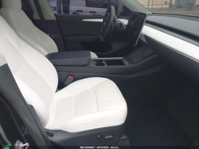 2024 TESLA MODEL Y 7SAYGDED1RF093114 Photo 4