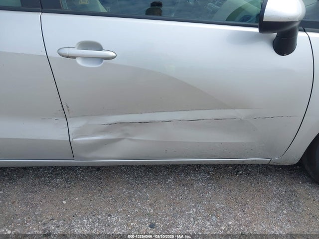 KIA 2017 2017 KNADM4A39H6043781 Image 6