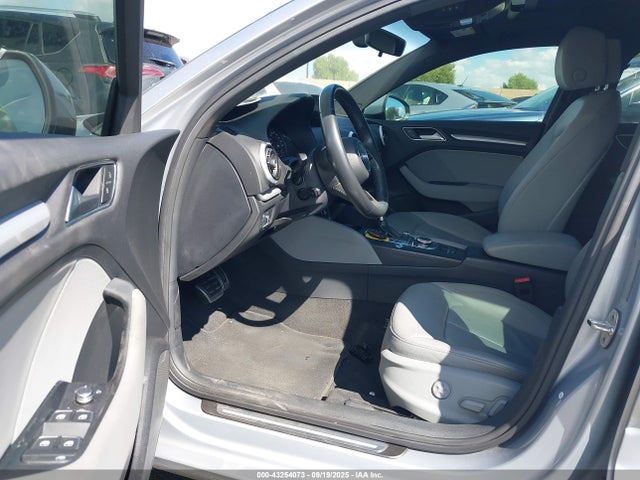 2018 AUDI A3 WAUB8GFF3J1026283 Photo 4