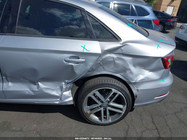 2018 AUDI A3 WAUB8GFF3J1026283 Photo 5