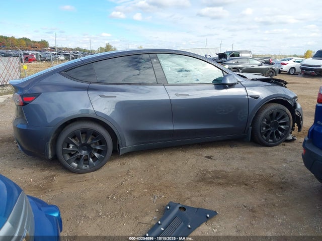 Продаж на аукціоні авто 2022 Tesla Model Y Long Range Dual Motor All-wheel Drive, vin: 7SAYGAEE8NF316654, номер лоту: 43254096