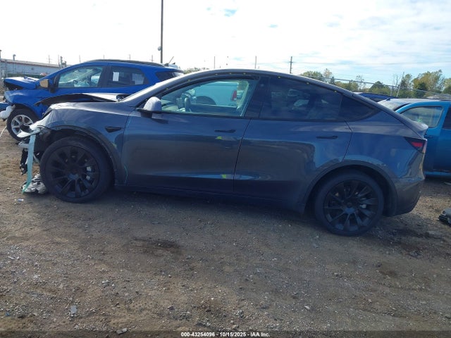Продаж на аукціоні авто 2022 Tesla Model Y Long Range Dual Motor All-wheel Drive, vin: 7SAYGAEE8NF316654, номер лоту: 43254096