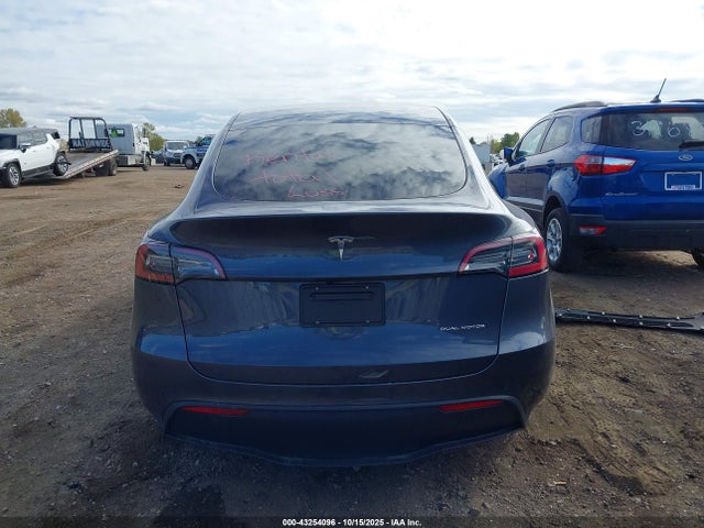 Продаж на аукціоні авто 2022 Tesla Model Y Long Range Dual Motor All-wheel Drive, vin: 7SAYGAEE8NF316654, номер лоту: 43254096