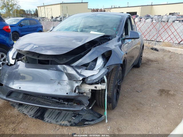 Продаж на аукціоні авто 2022 Tesla Model Y Long Range Dual Motor All-wheel Drive, vin: 7SAYGAEE8NF316654, номер лоту: 43254096