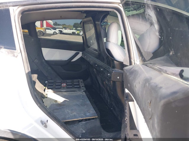 5YJYGDEE7LF023811 Tesla 2020