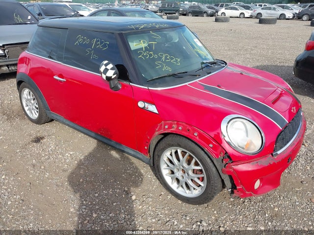 2008 MINI COOPER S WMWMF73508TV36079 Photo 0