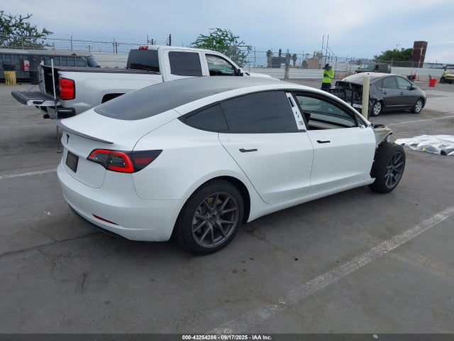 Tesla MODEL 3 2023 5YJ3E1EA5PF662870 Image 4
