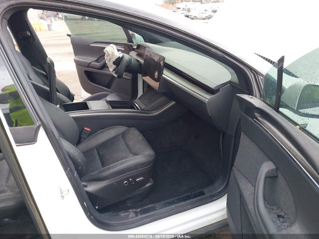 Tesla 2022 2022 7SAXCBE61NF344883 Image 5