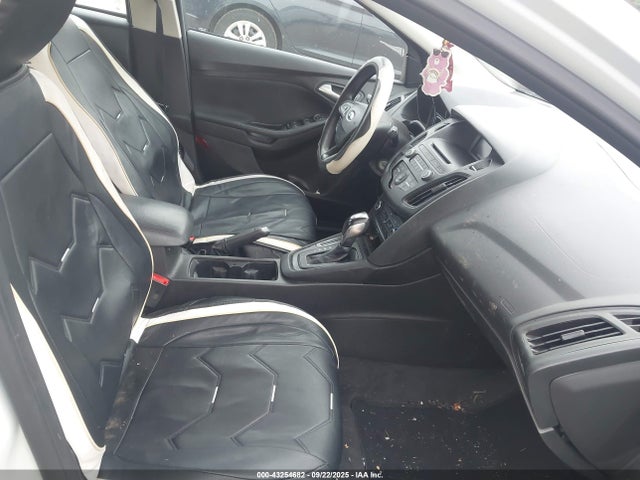 1FADP3F25GL216271 Ford 2016