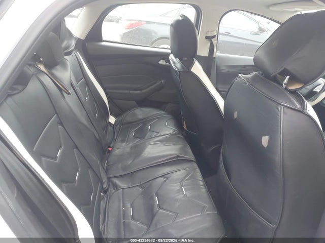 1FADP3F25GL216271 Ford 2016