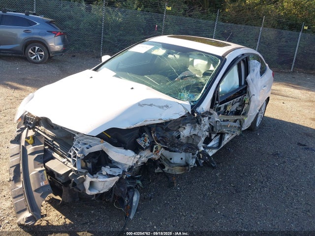 Ford 2014 2014 1FADP3J2XEL121192 Image 2