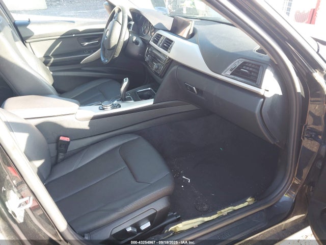 2016 BMW 320I WBA8E5G56GNU19158 Photo 4