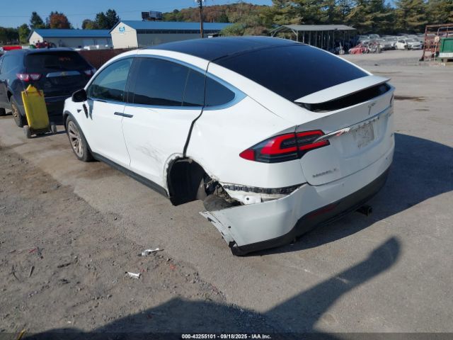 2016 TESLA MODEL X 5YJXCAE27GF020649 Photo 2