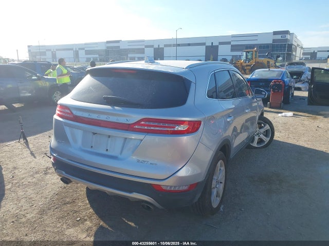 2017 LINCOLN MKC 5LMCJ1D95HUL40251 Photo 3