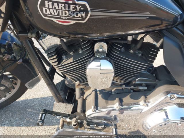 2011 HARLEY-DAVIDSON FLHTCU 1HD1FC412BB672641 Photo 8
