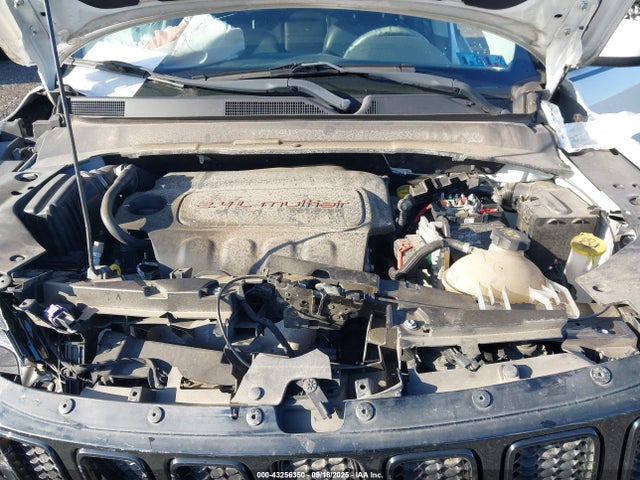 Jeep 2018 2018 3C4NJCBB9JT438488 Image 10