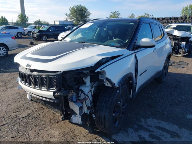 Jeep 2018 2018 3C4NJCBB9JT438488 Image 2