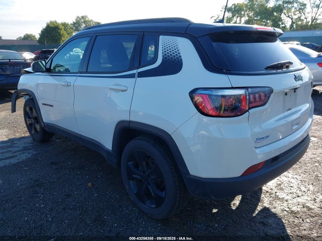 Jeep 2018 2018 3C4NJCBB9JT438488 Image 3