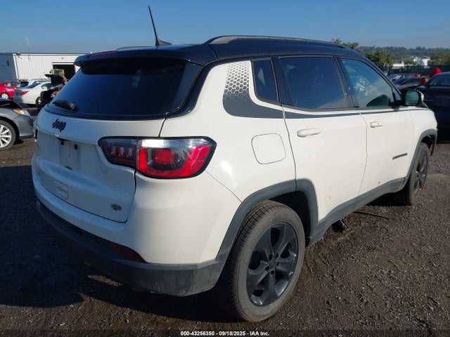 Jeep 2018 2018 3C4NJCBB9JT438488 Image 4