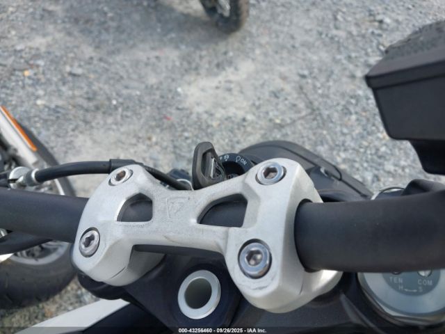 2024 TRIUMPH MOTORCYCLE STREET TRIPLE SMTA604S0RTBL7292 Photo 10