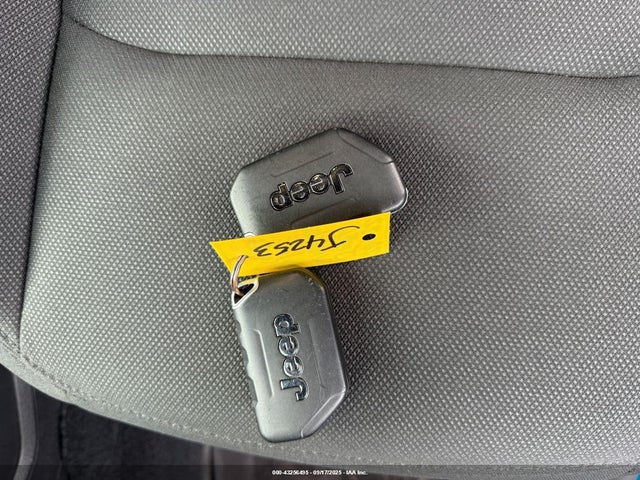 1C4HJXENXNW258849 Jeep Wrangler