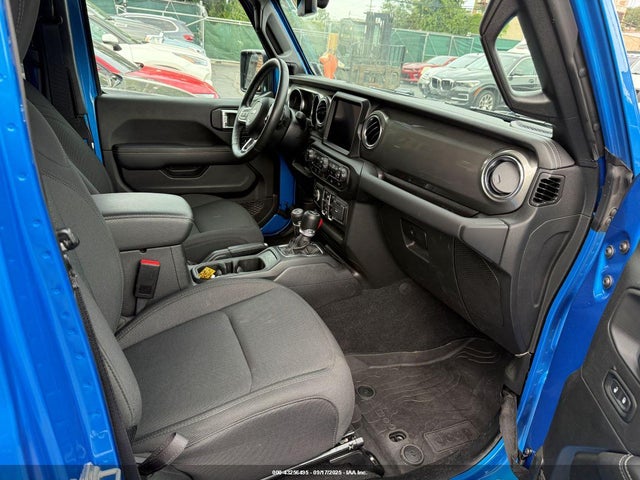 1C4HJXENXNW258849 Jeep Wrangler