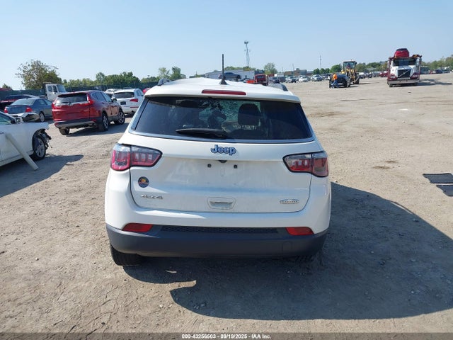 Jeep Compass 2018 3C4NJDBB1JT232734 Image 17