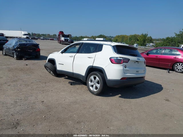 Jeep Compass 2018 3C4NJDBB1JT232734 Image 3
