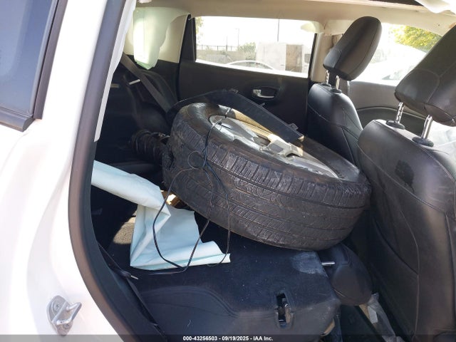 Jeep Compass 2018 3C4NJDBB1JT232734 Image 8