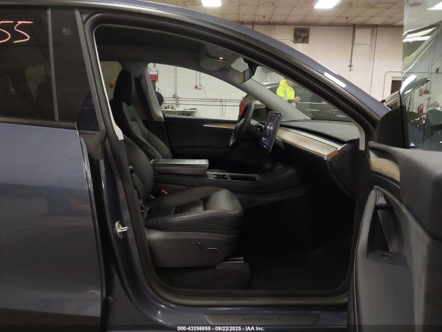Продажа на аукционе авто 2023 Tesla Model Y Awd/long Range Dual Motor All-wheel Drive, vin: 7SAYGDEE1PA081905, номер лота: 43256855