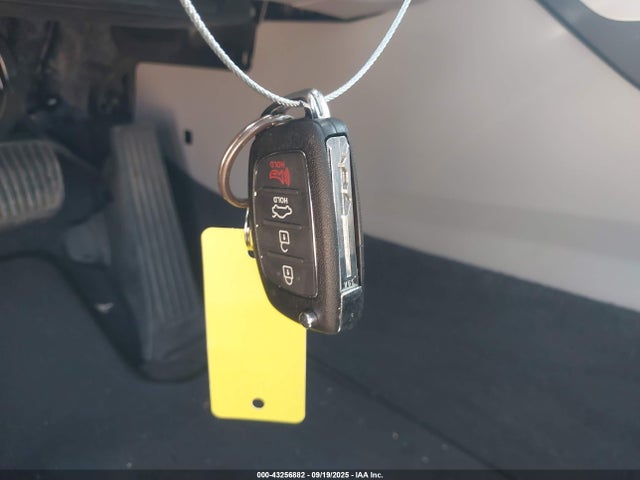 5NPE24AF0HH570315 Hyundai 2017