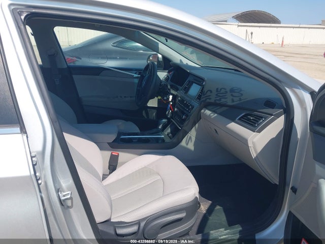 5NPE24AF0HH570315 Hyundai 2017