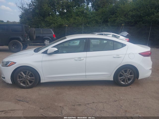 5NPD84LF8HH023767 Hyundai Elantra