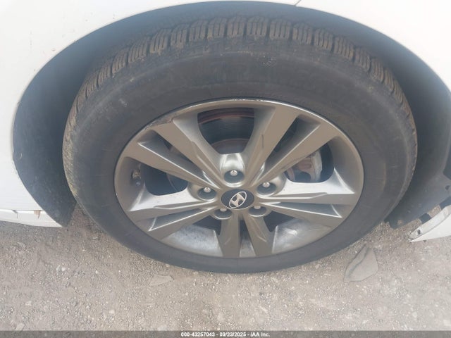 5NPD84LF8HH023767 Hyundai Elantra