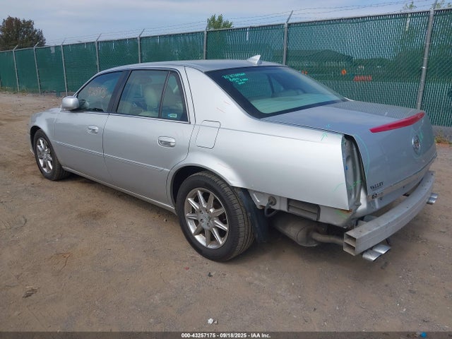 2011 CADILLAC DTS 1G6KD5E62BU103913 Photo 2