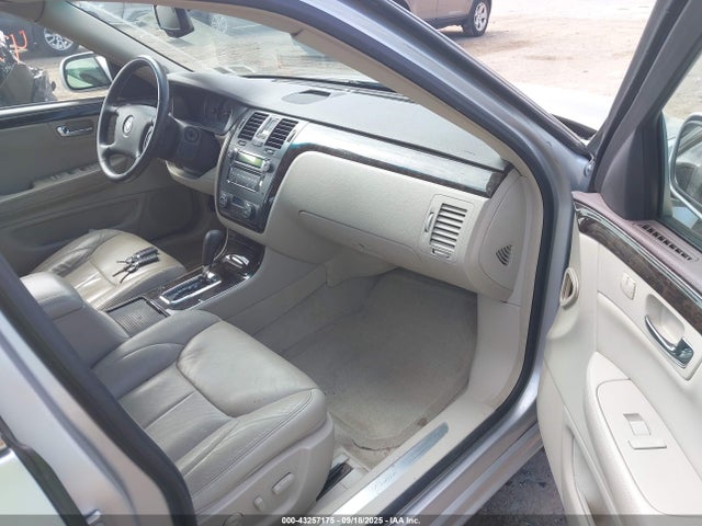 2011 CADILLAC DTS 1G6KD5E62BU103913 Photo 4
