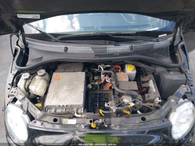 2016 FIAT 500E 3C3CFFGE2GT197772 Photo 9