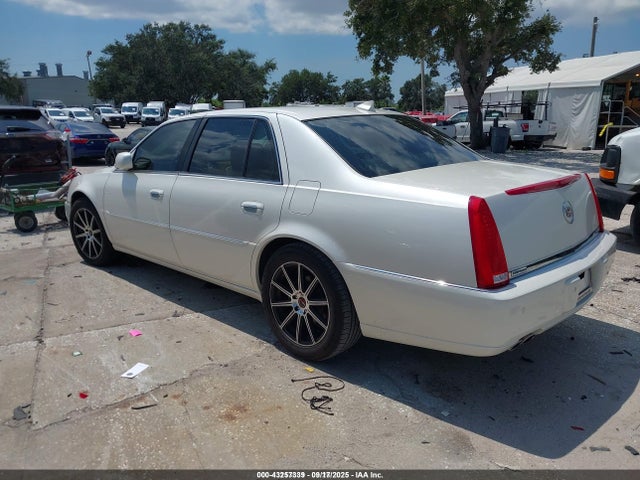 2011 CADILLAC DTS 1G6KP5ES6BU147532 Photo 2