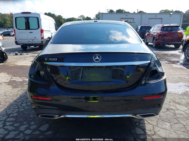 2017 Mercedes-benz E 300 მანქანა იყიდება აუქციონზე, vin: WDDZF4JB5HA039823, აუქციონის ნომერი: 43257574