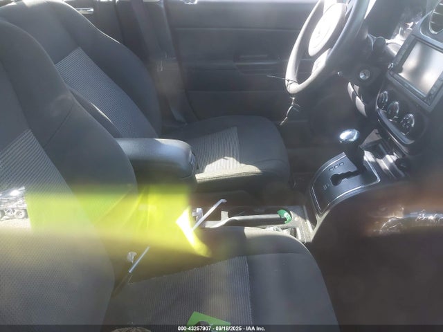 1C4NJDBB7FD376799 Jeep Compass