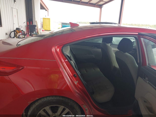 Hyundai 2017 2017 5NPD84LF4HH085294 Image 8