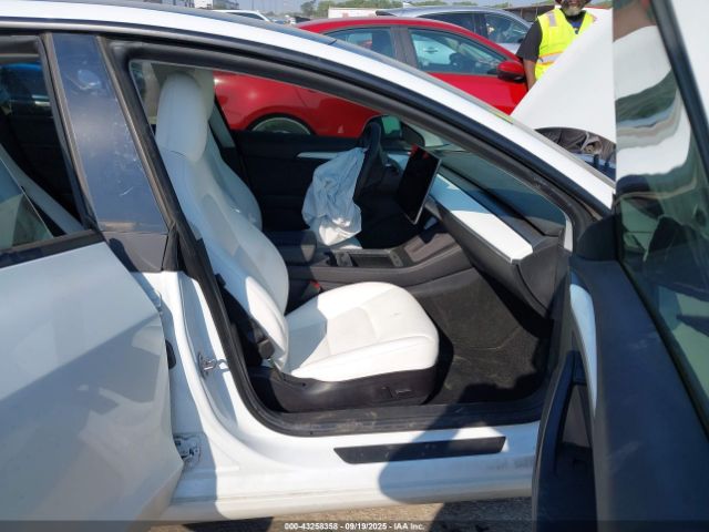 2021 TESLA MODEL 3 5YJ3E1EB7MF020011 Photo 4