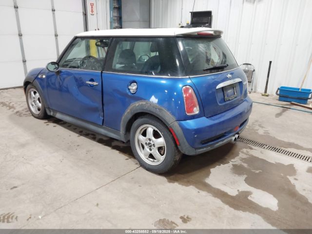 2006 MINI COOPER S WMWRE33506TJ38188 Photo 2