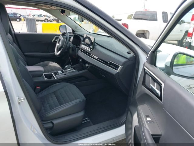 2023 MITSUBISHI OUTLANDER JA4J3UA89PZ039905 Photo 4
