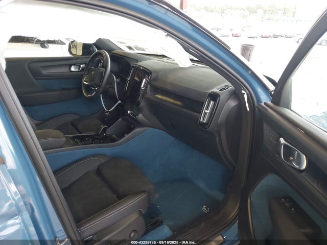 2023 VOLVO XC40 RECHARGE PURE ELECTRIC YV4ED3UM3P2089275 Photo 4