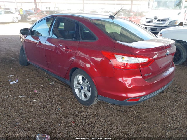 Ford Focus 2014 1FADP3F2XEL461631 Image 3