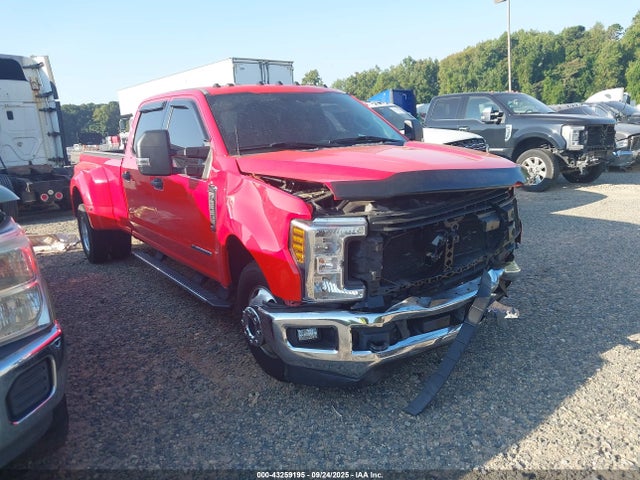 43259195 :رقم المزاد ، 1FT8W3CT2JEB61561 vin ، 2018 Ford F-350 Xlt مزاد بيع