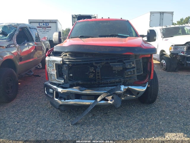 43259195 :رقم المزاد ، 1FT8W3CT2JEB61561 vin ، 2018 Ford F-350 Xlt مزاد بيع