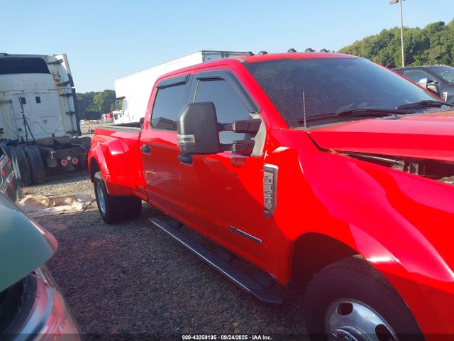 43259195 :رقم المزاد ، 1FT8W3CT2JEB61561 vin ، 2018 Ford F-350 Xlt مزاد بيع